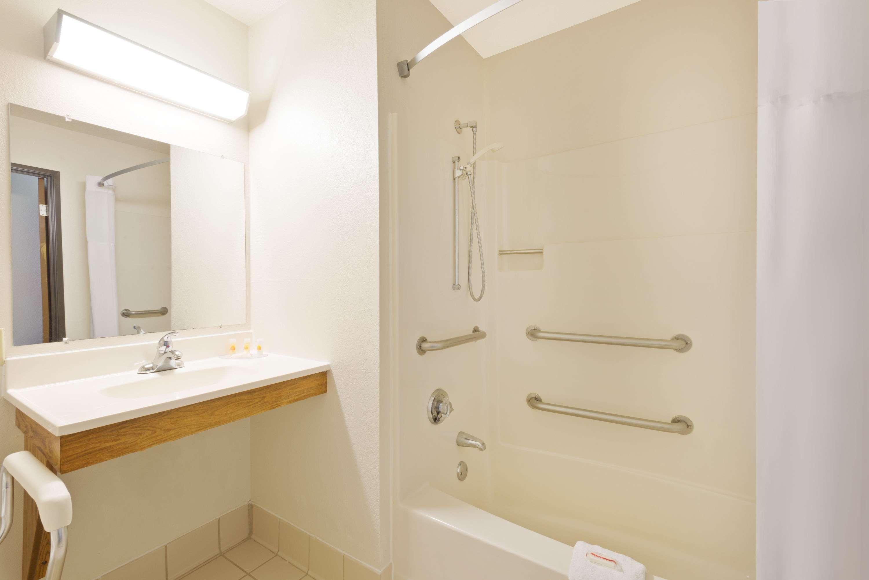 Days Inn By Wyndham Brunswick Bath Area Eksteriør bilde