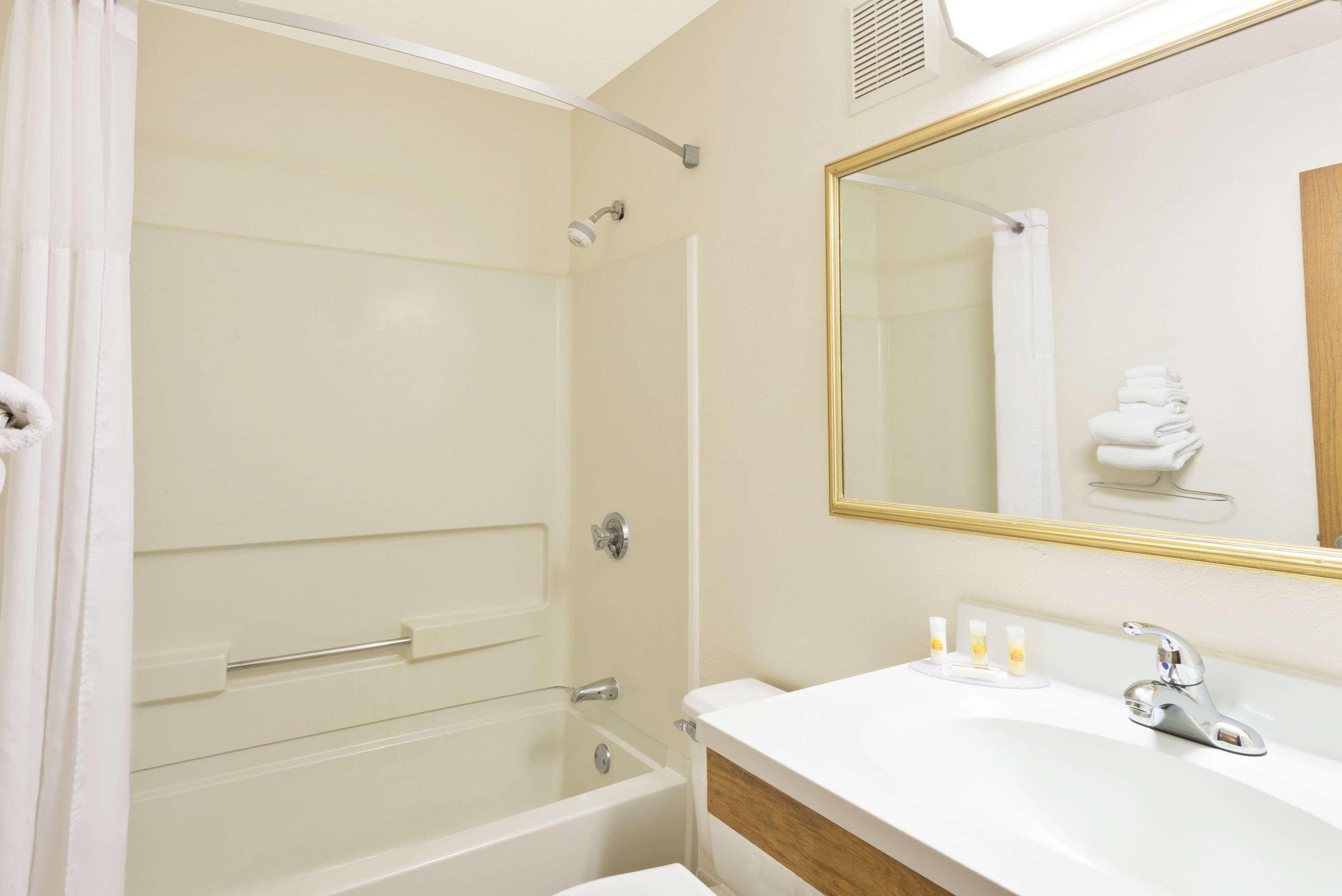 Days Inn By Wyndham Brunswick Bath Area Eksteriør bilde