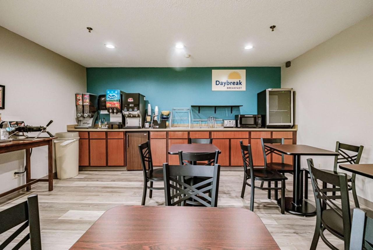 Days Inn By Wyndham Brunswick Bath Area Eksteriør bilde